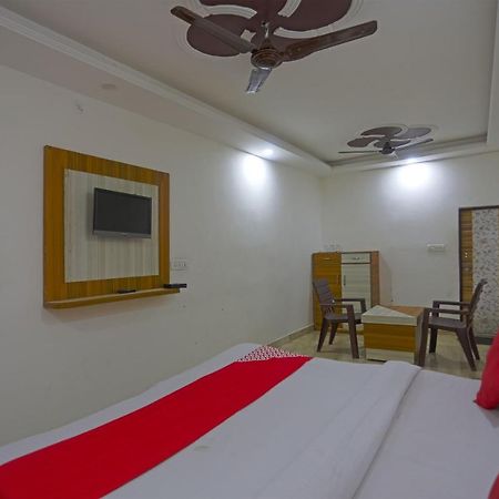 Oyo Flagship 79289 Hotel Grand Keshav Ґазіабад Екстер'єр фото