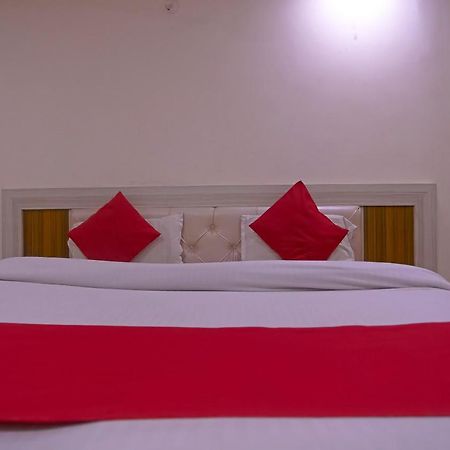 Oyo Flagship 79289 Hotel Grand Keshav Ґазіабад Екстер'єр фото