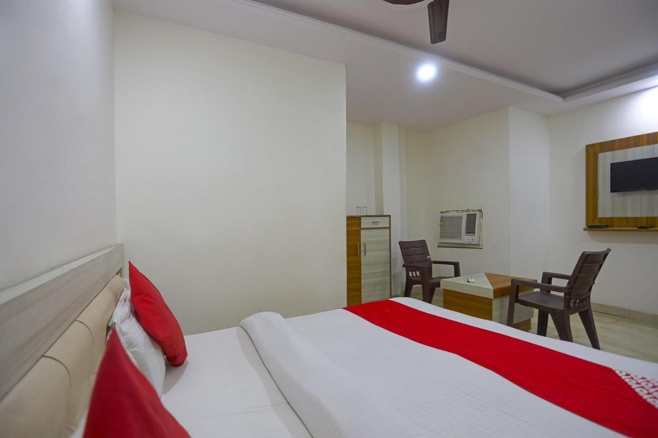 Oyo Flagship 79289 Hotel Grand Keshav Ґазіабад Екстер'єр фото